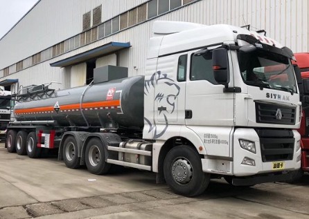 力神醒獅牌17.4方SLS9409GFWB型腐蝕性物品罐式運(yùn)輸半掛車(chē) 力神醒獅牌17.4方SLS9409GFWB型腐蝕性物品罐式運(yùn)輸半掛車(chē)