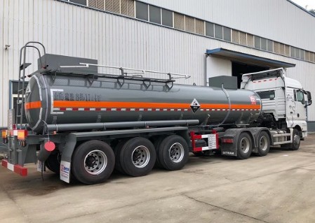 力神醒獅牌17.4方SLS9409GFWB型腐蝕性物品罐式運(yùn)輸半掛車(chē) 力神醒獅牌17.4方SLS9409GFWB型腐蝕性物品罐式運(yùn)輸半掛車(chē)