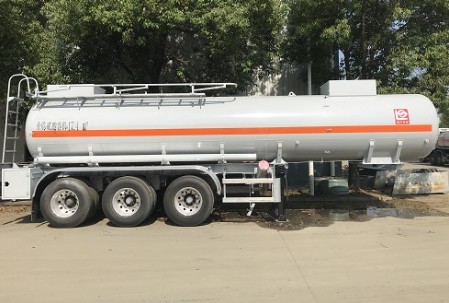 力神醒獅牌17.4方SLS9409GFWB型腐蝕性物品罐式運(yùn)輸半掛車(chē)整車(chē)參數(shù) 力神醒獅牌17.4方SLS9409GFWB型腐蝕性物品罐式運(yùn)輸半掛車(chē)整車(chē)參數(shù)